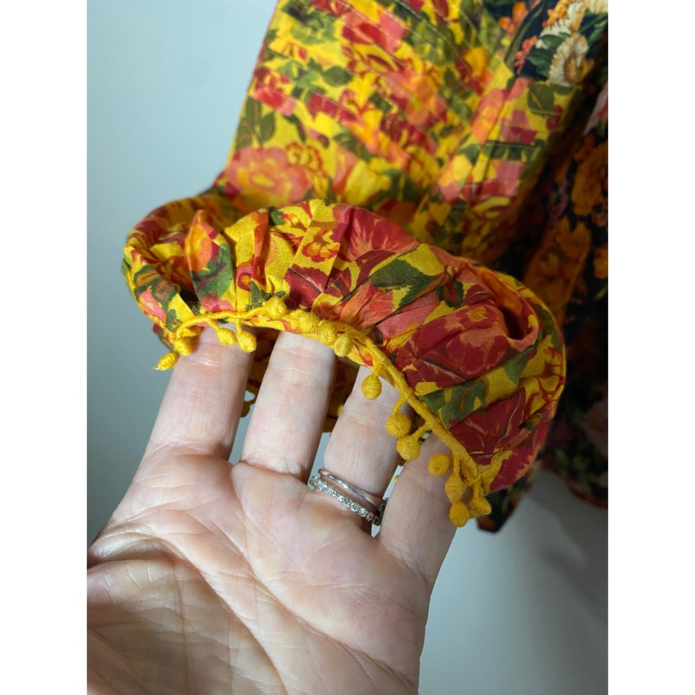Farm Rio NWOT Vibrant Flowers Garden Lace Trim V-Neck Blouse Small Hi Low SMALL - Picture 4 of 8